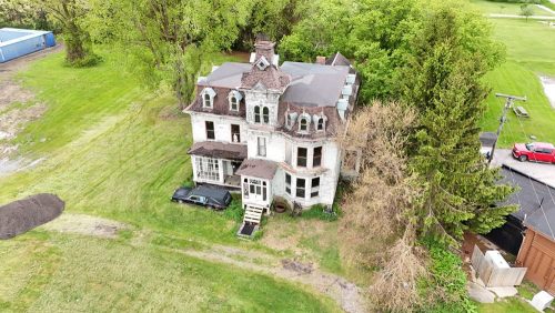 bruce-mansion-haunted-11