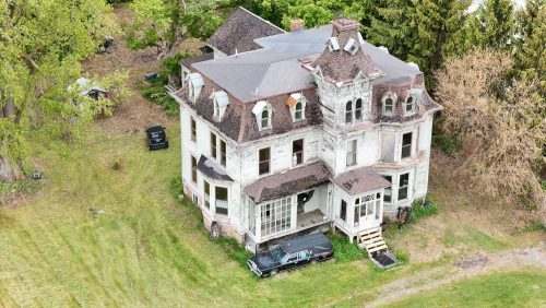 bruce-mansion-haunted-12