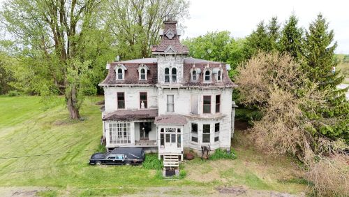 bruce-mansion-haunted-16