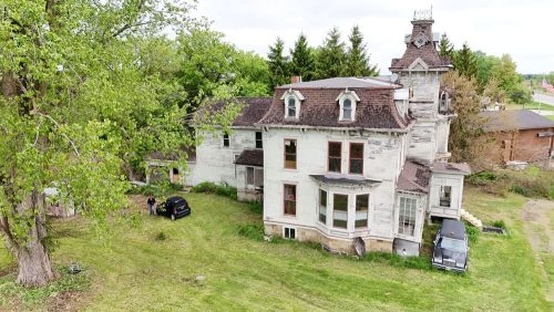 bruce-mansion-haunted-17