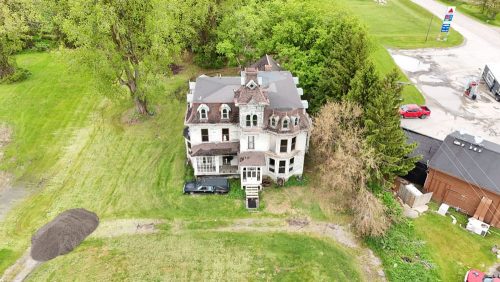 bruce-mansion-haunted-4