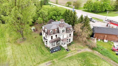 bruce-mansion-haunted-5