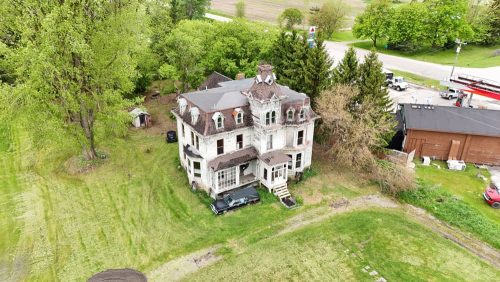 bruce-mansion-haunted-6